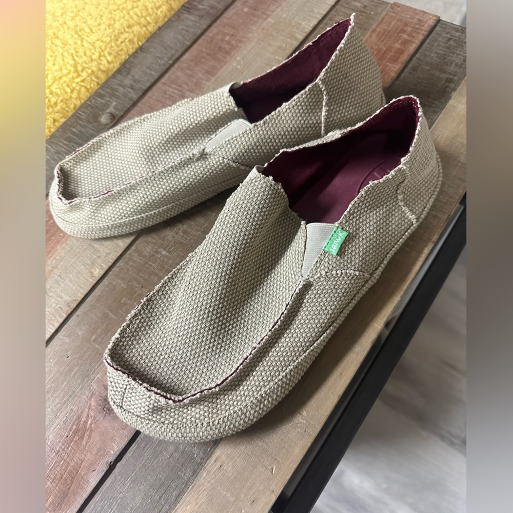 Ladies size 10 Sanuk shoes.